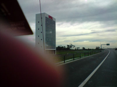 メルボルン高速道路の脇のオブジェ